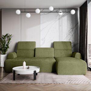 Zielony narożnik VALENCIA w eleganckim wnętrzu, pokazany na wprost w pozycji rozłożonej; narożnik z elektrycznie wysuwanym siedziskiem i trzema ruchomymi zagłówkami, w stylu nowoczesnym.