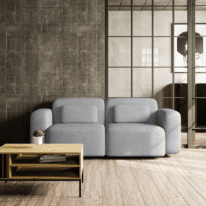 Szara sofa ORCHID w gustownej aranżacji salonu, widok od frontu. Wyjątkowy design i delikatna forma doskonale komponują się z nowoczesnym otoczeniem.