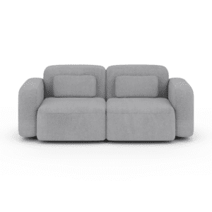 Szara sofa ORCHID na białym tle, widok frontalny. Stylowy mebel o miękkich, opływowych kształtach i subtelnym wykończeniu, doskonały do eleganckich wnętrz.