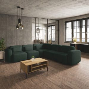 Duży narożnik wieloosobowy w kolorze zielonym, ustawiony w stylowej aranżacji wnętrza. Przykład, jak dopasować kolor do salonu.