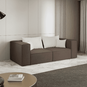 Sofa w ciemnym odcieniu brązu, ustawiona w eleganckim wnętrzu, widok z boku. Zdjęcie pokazuje atmosferę i zastosowanie w domu.
