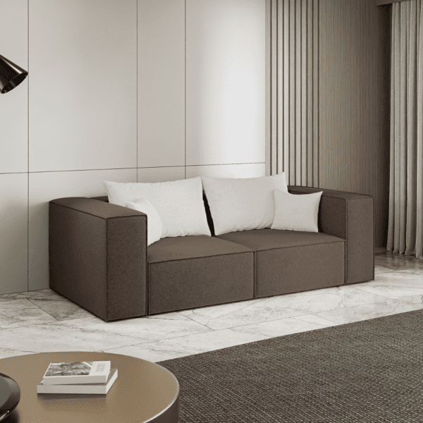 Sofa w ciemnym odcieniu brązu, ustawiona w eleganckim wnętrzu, widok z boku. Zdjęcie pokazuje atmosferę i zastosowanie w domu.