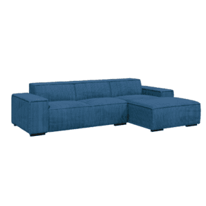 Sofa narożna Cancun w odcieniu niebieskiego, ustawiona pod kątem na białym tle. Tapicerowana tkaniną POSO, bez funkcji spania.