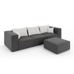 Ciemnoszara sofa trzyosobowa POPPY z pufą i białymi poduszkami, pokazana pod kątem; nowoczesny design i wyważona kolorystyka.
