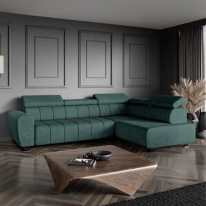 Zielony narożnik Lotus w aranżacji salonu, ujęcie pod kątem, szare ściany i drewniany stolik.